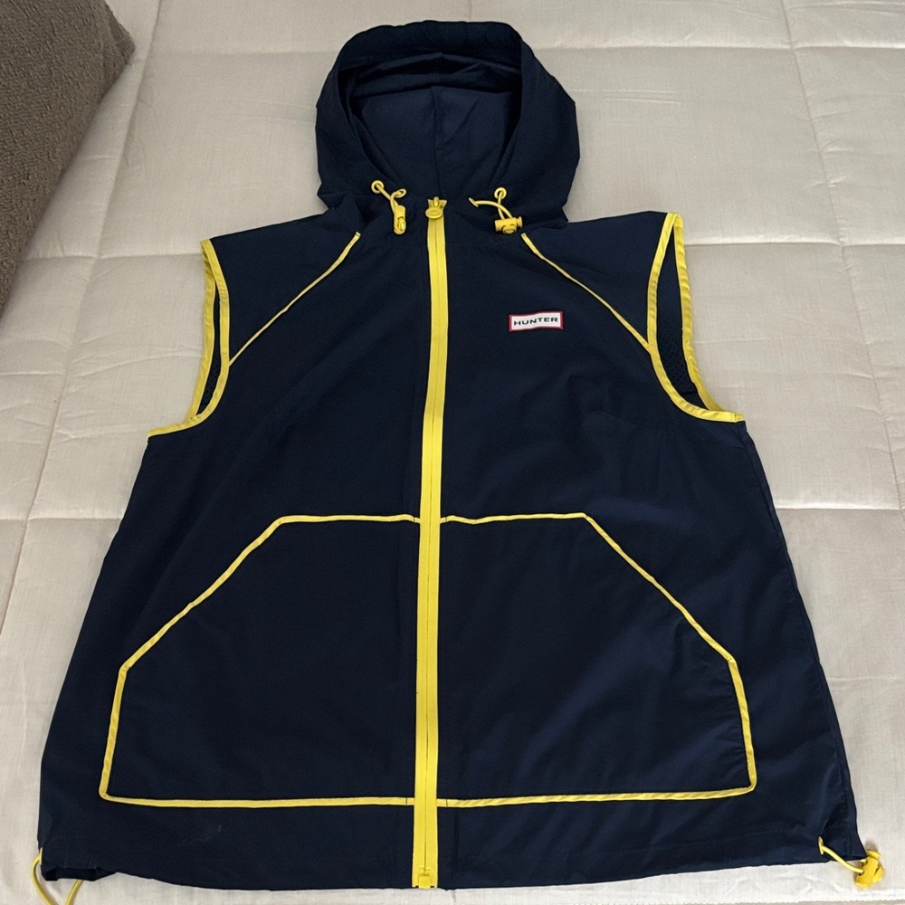 Hunter Vest in Navy & Yellow